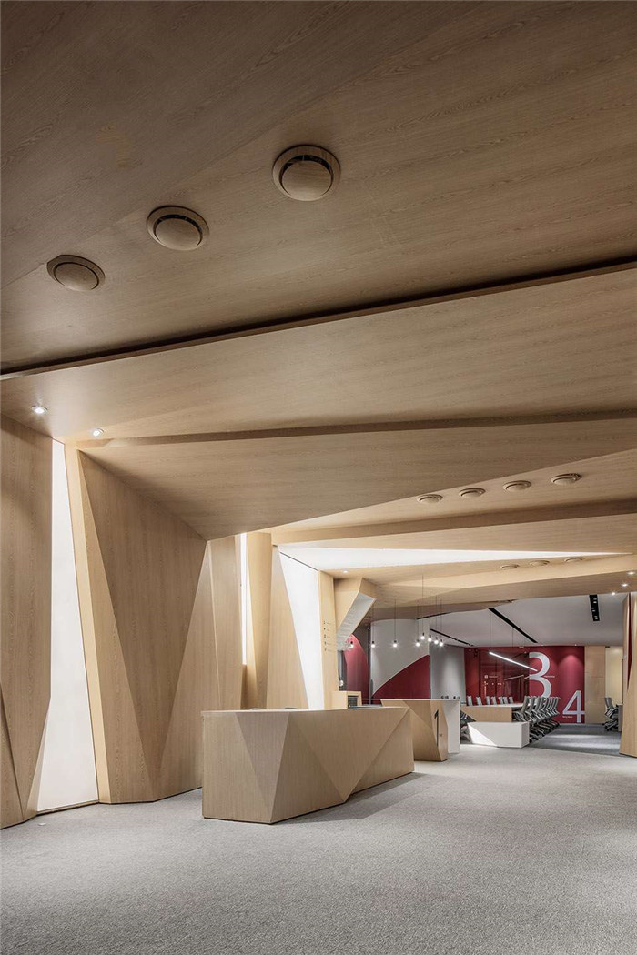 现代感的开放式办公室灯光设计方案