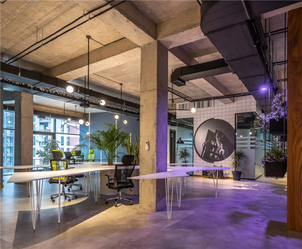 办公室里突兀的大柱子如何装饰设计